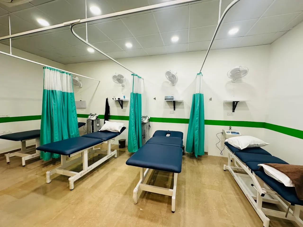 CB Physiotherapy Saket - Advanced Ortho, Spine & Sports Rehab