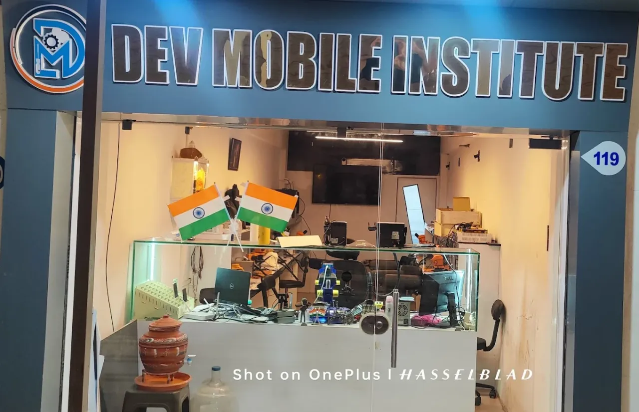 Dev Mobile Repairing Classes – Top Mobile Repair & Training Center in Morbi
