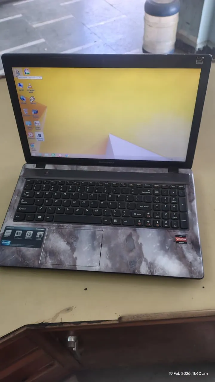Leptop lenovo Amd Radion graphic card, 4 gb rem, 500 gb hdd, with original charger, wife, web cam, window 8, good working with new type condition, no any problem