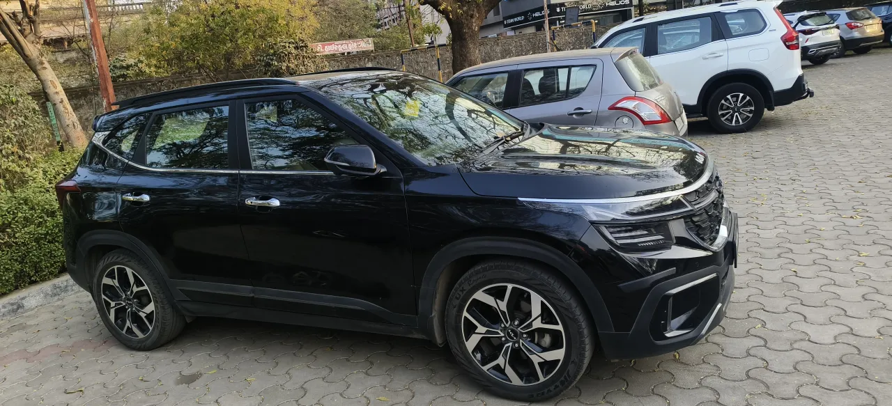 Kia seltos Black auto top