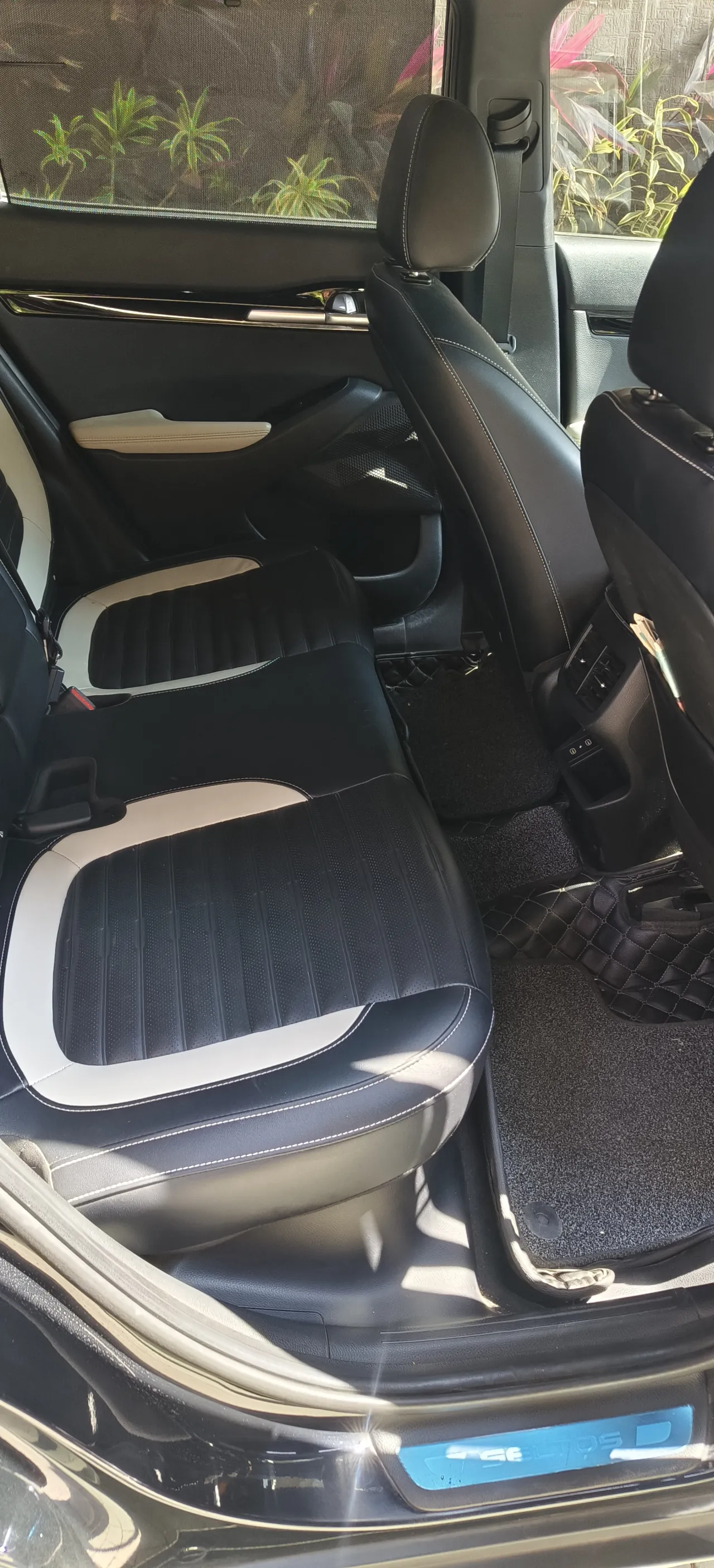 Kia seltos Black auto top