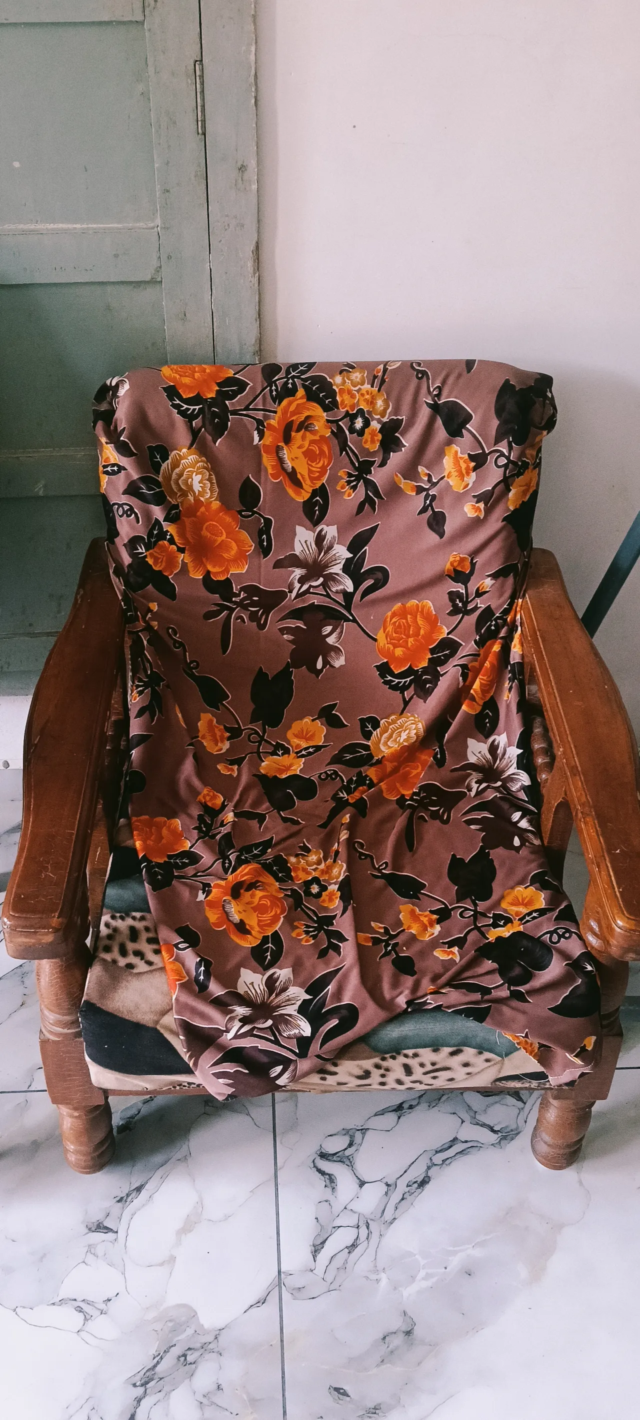 Sell old sofa sari condisan ma vechvana che