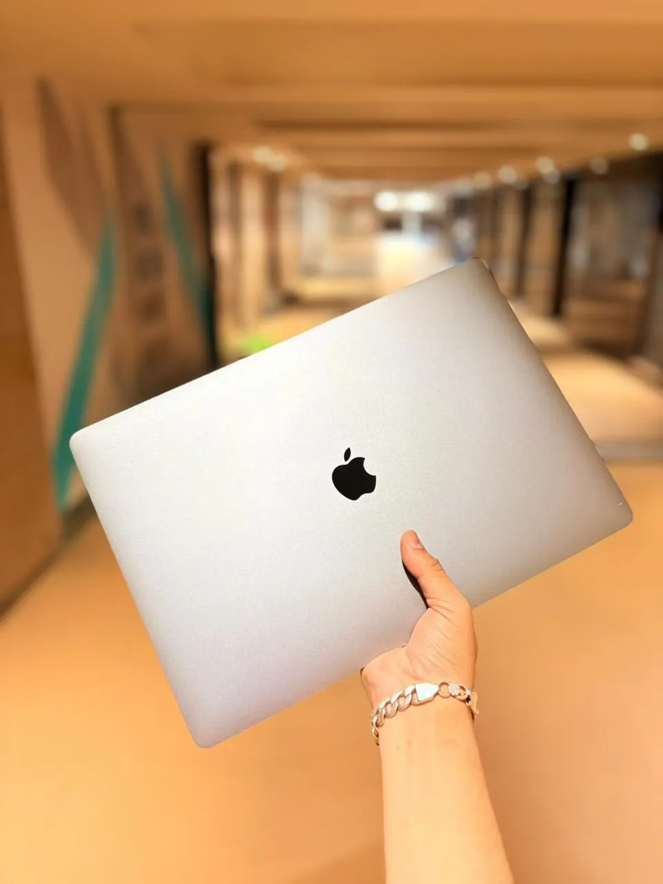 Apple MacBook Pro 2019-20