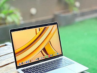 Apple MacBook Pro 2017-18, 13 inch premium quality Laptop