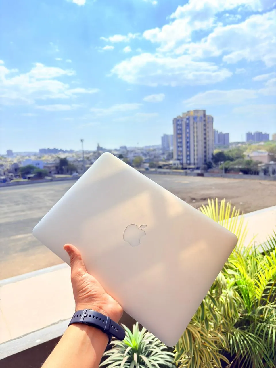 Apple Macbook Pro 2014-15, i5 Pro | 8 GB RAM | 256 NVMe | 1.5 Graphic Card