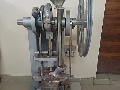 Singal punch tablet making machine hand operated
