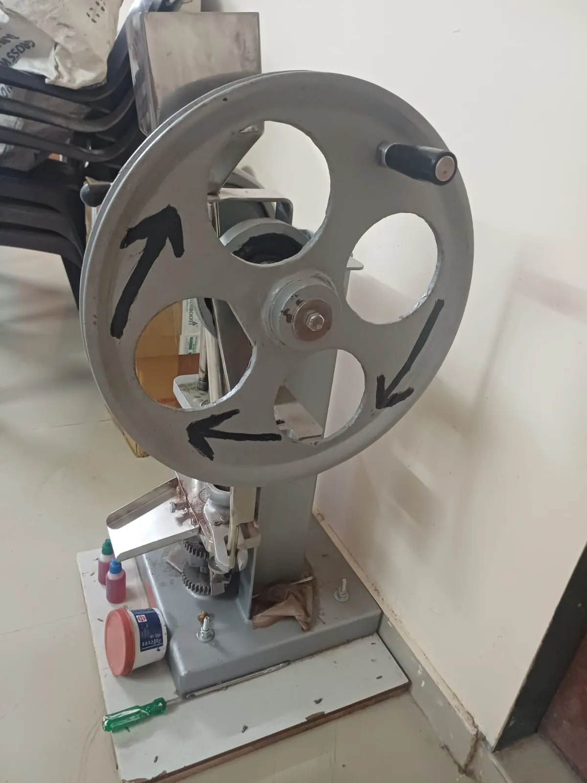 Singal punch tablet making machine hand operated