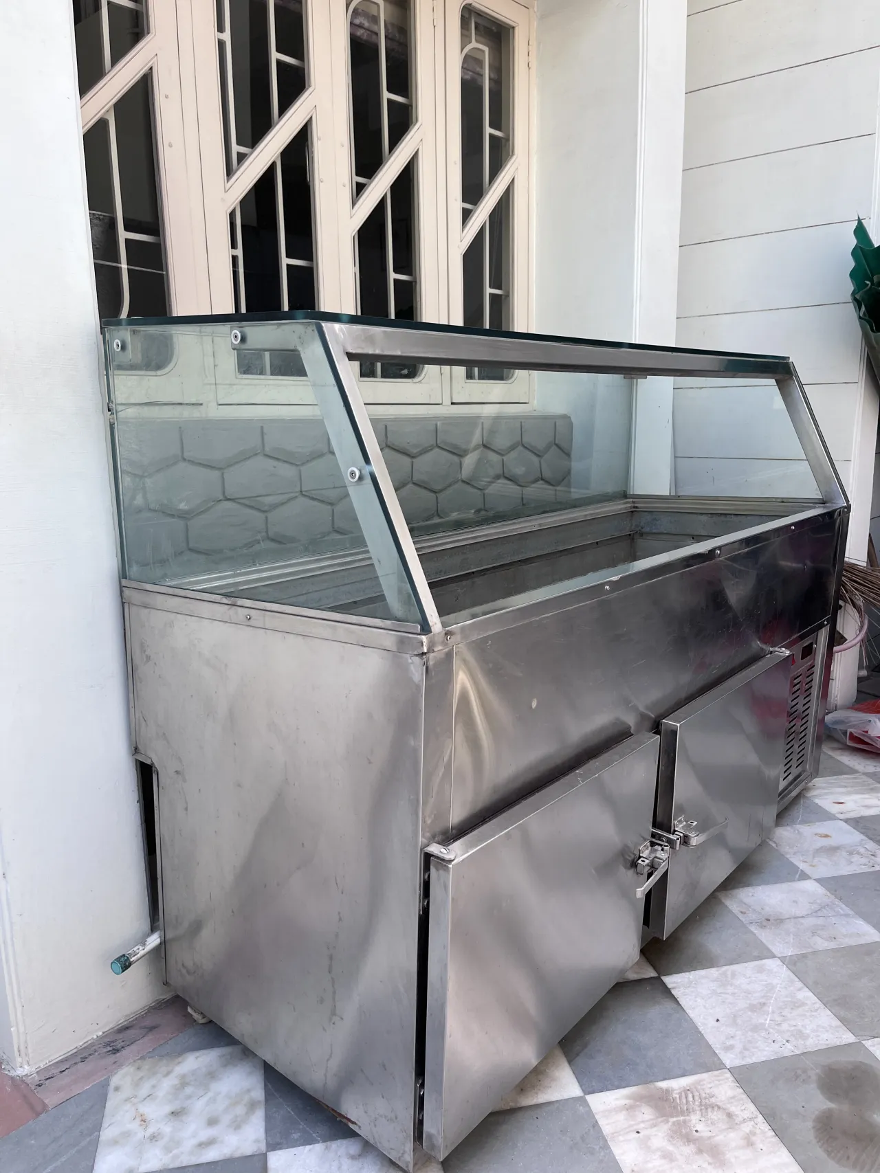 Cooling food refrigerator