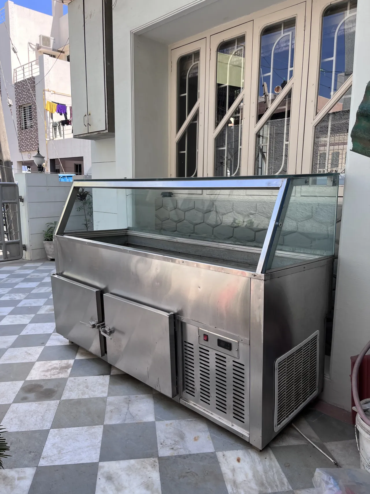 Cooling food refrigerator
