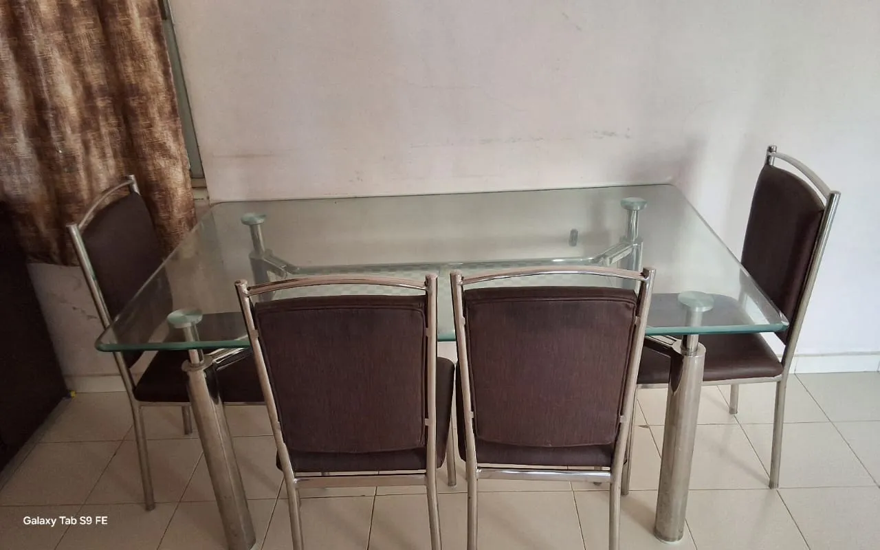 Dining table with 4 chair