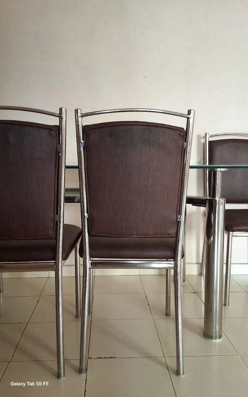 Dining table with 4 chair