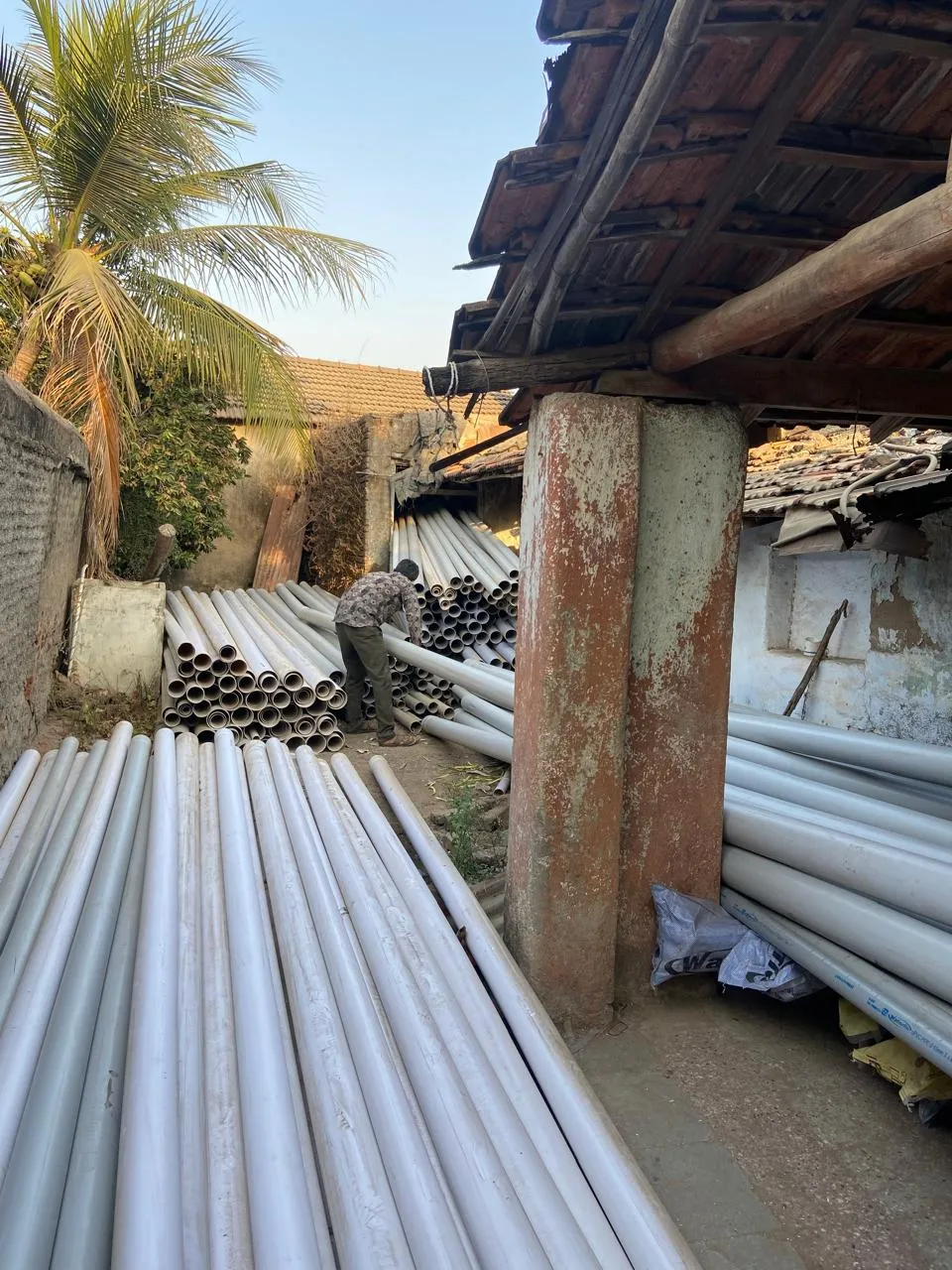 ઉચ્ચ ગુણવત્તાની PVC પાણીની પાઈપો વેચવા માટે ઉપલબ્ધ – વિવિધ સાઇઝમાં