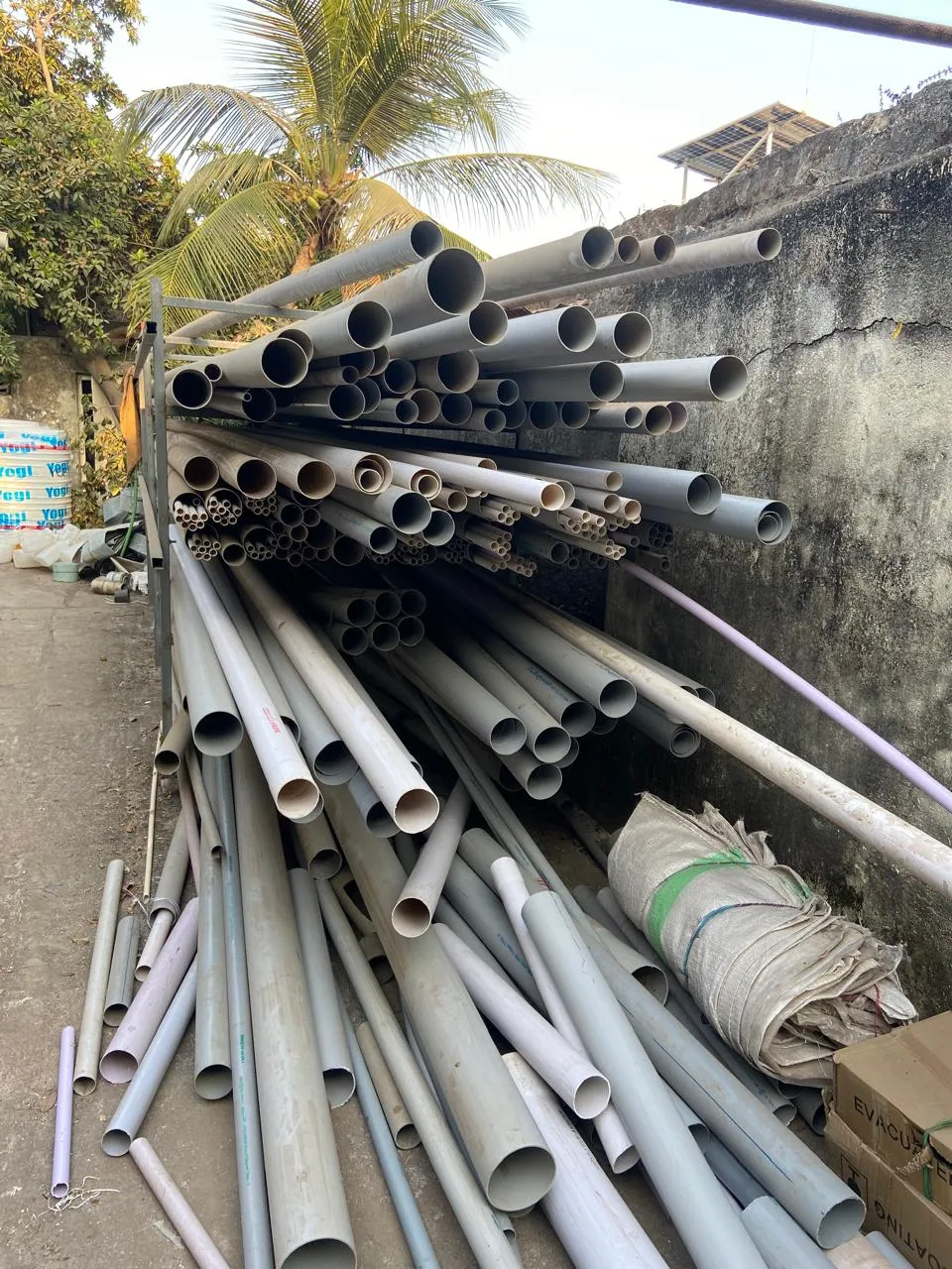 ઉચ્ચ ગુણવત્તાની PVC પાણીની પાઈપો વેચવા માટે ઉપલબ્ધ – વિવિધ સાઇઝમાં