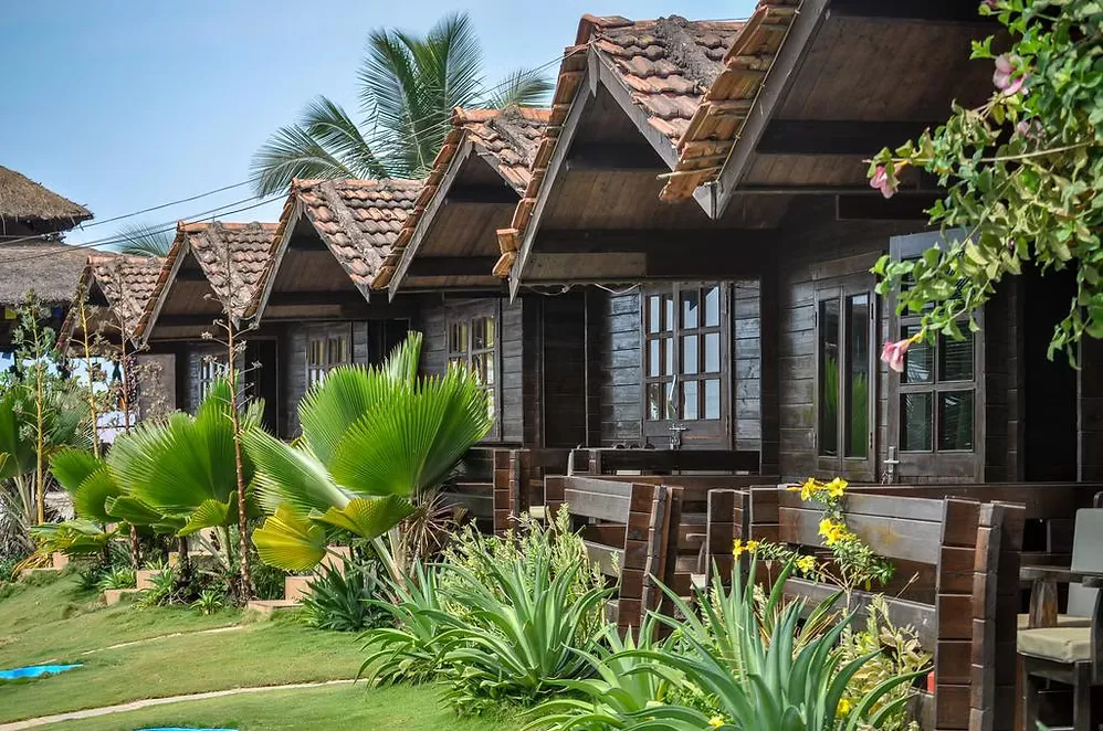 LOTUS SUTRA Beachfront Resort Arambol