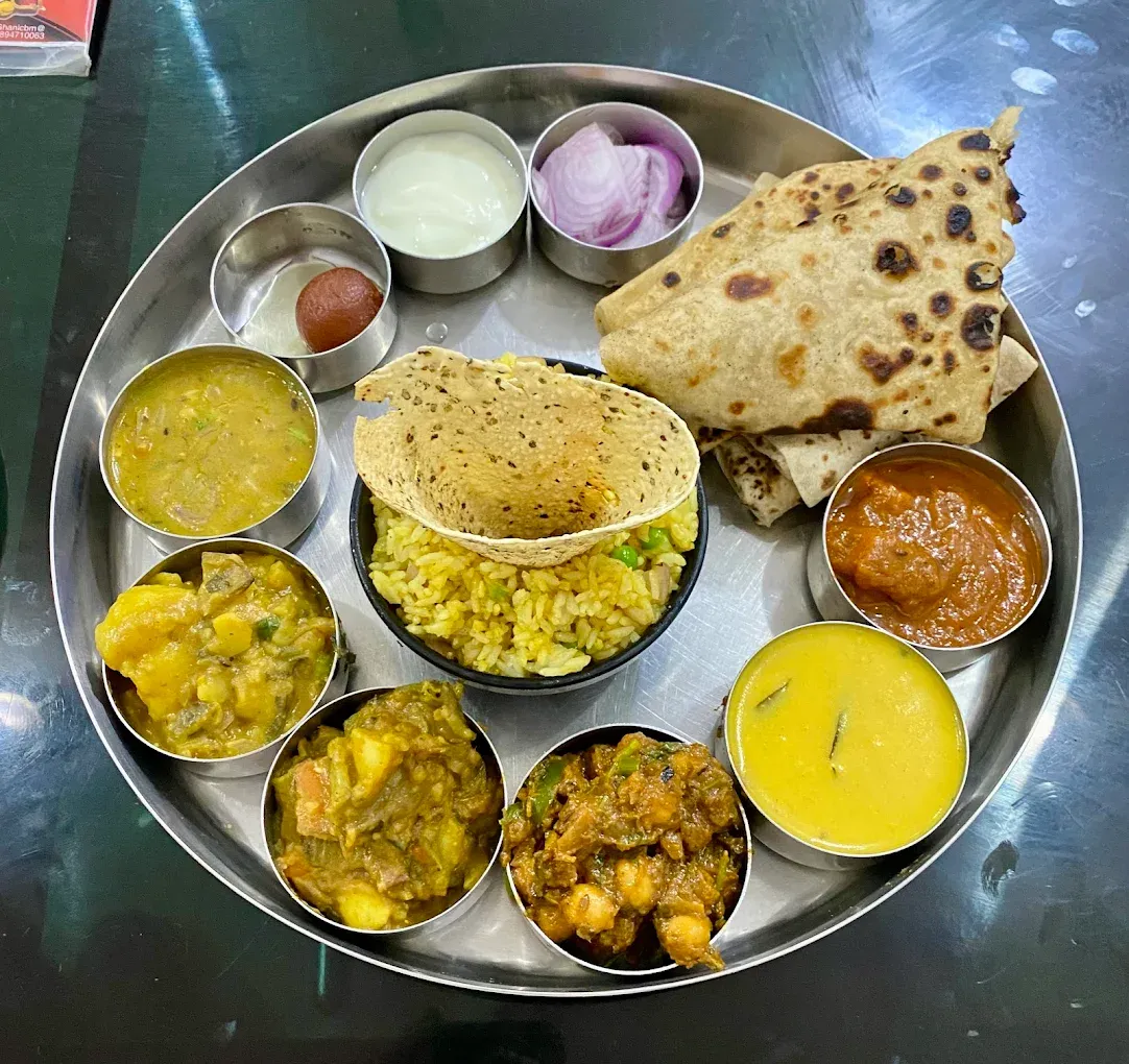 Sri Ganapathi Bhojnalaya – Pure Veg Gujarati, Marwadi & Jain Thali Restaurant