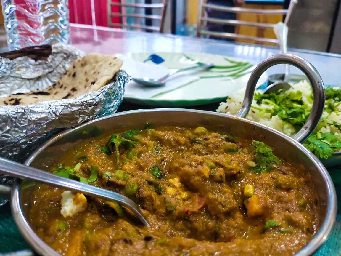Sri Ganapathi Bhojnalaya – Pure Veg Gujarati, Marwadi & Jain Thali Restaurant
